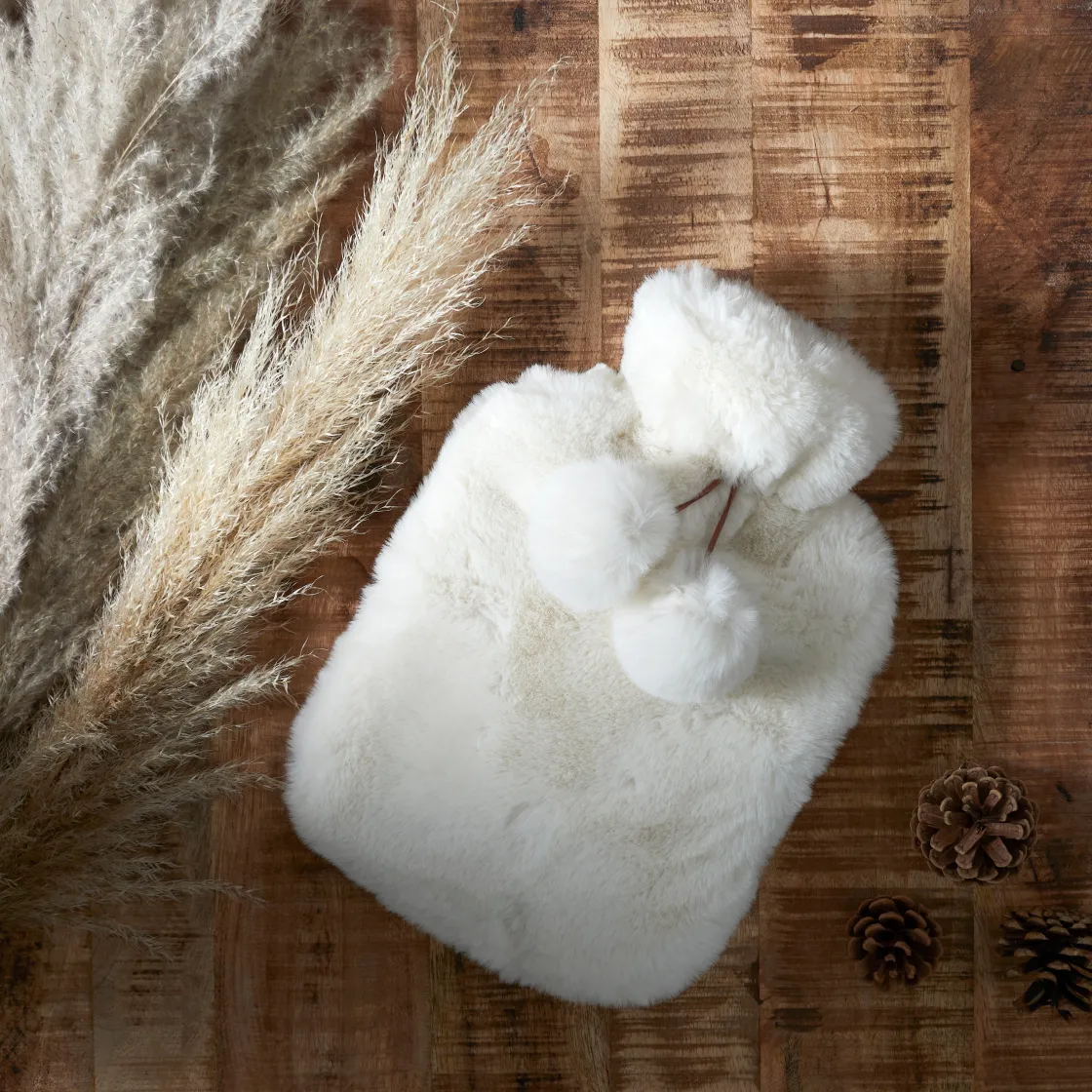 La Chaise Longue Cocoon-BOUILLOTTE POMPONS FAUSSE FOURRURE