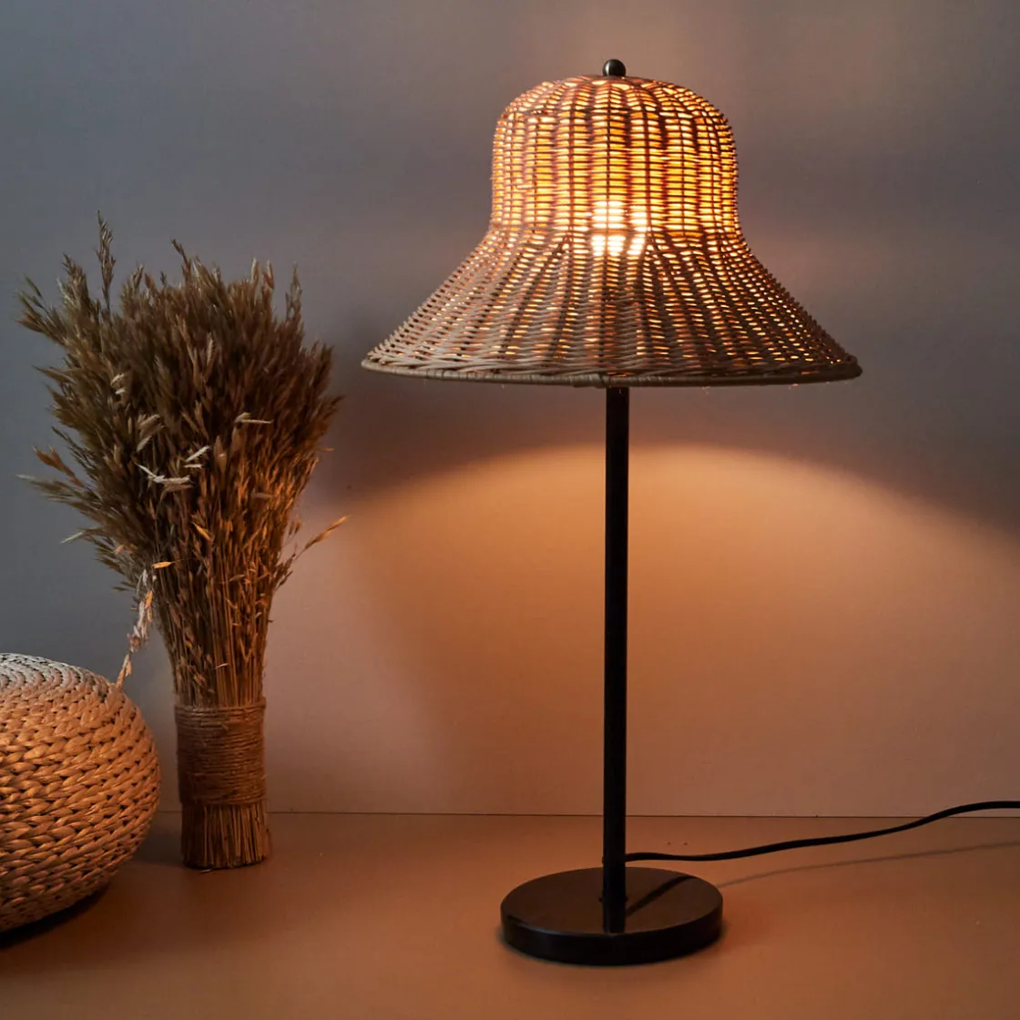 La Chaise Longue Luminaire-LAMPE CHAPEAU ROTIN