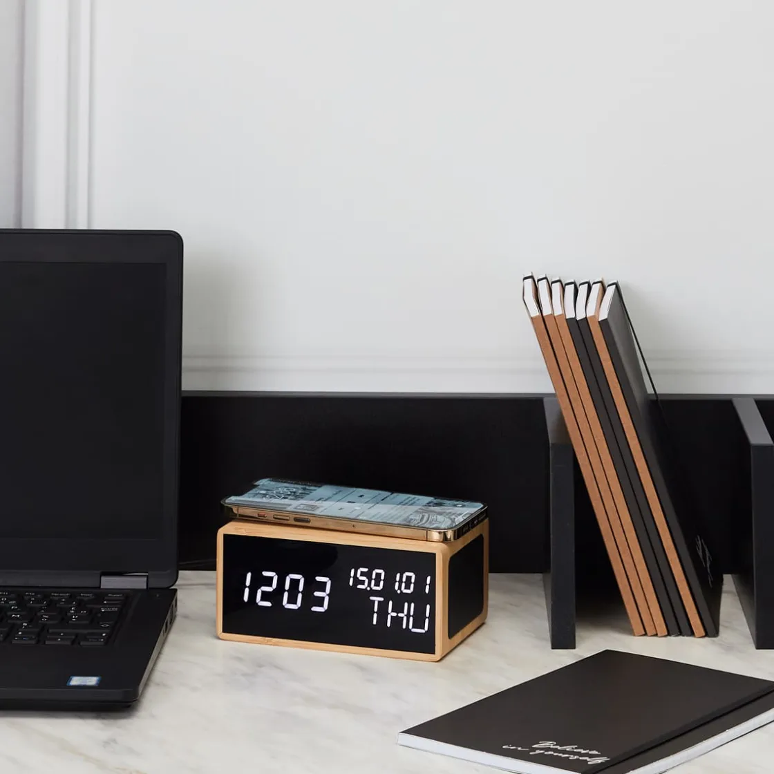 La Chaise Longue Horloge & Réveil-REVEIL CHARGEUR BOIS