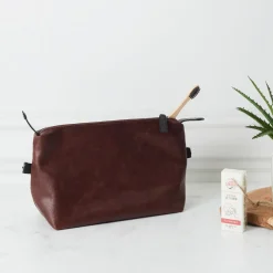 La Chaise Longue Sacs & Pochettes-TROUSSE DE TOILETTE OAKLAND CHOCO